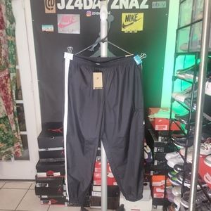 Nike Womens Black Standard Fit Mid Rise Elastic Waist Pull On Pants Size XL NWT.